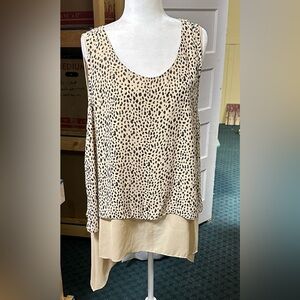 Umgee Cream and Black Sleeveless Blouse